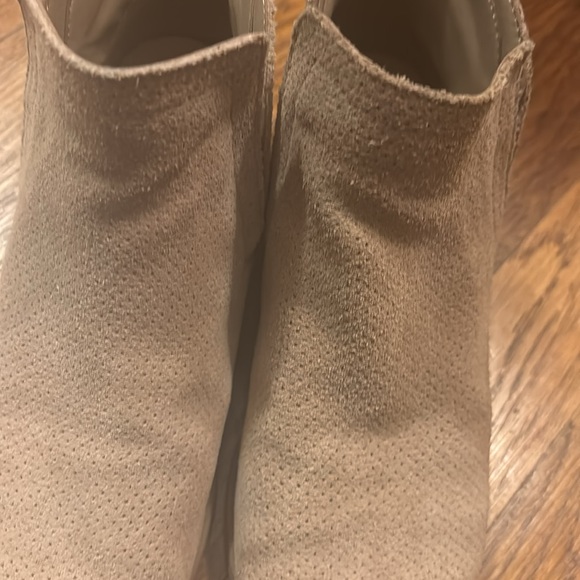 Tan booties - Picture 2 of 8